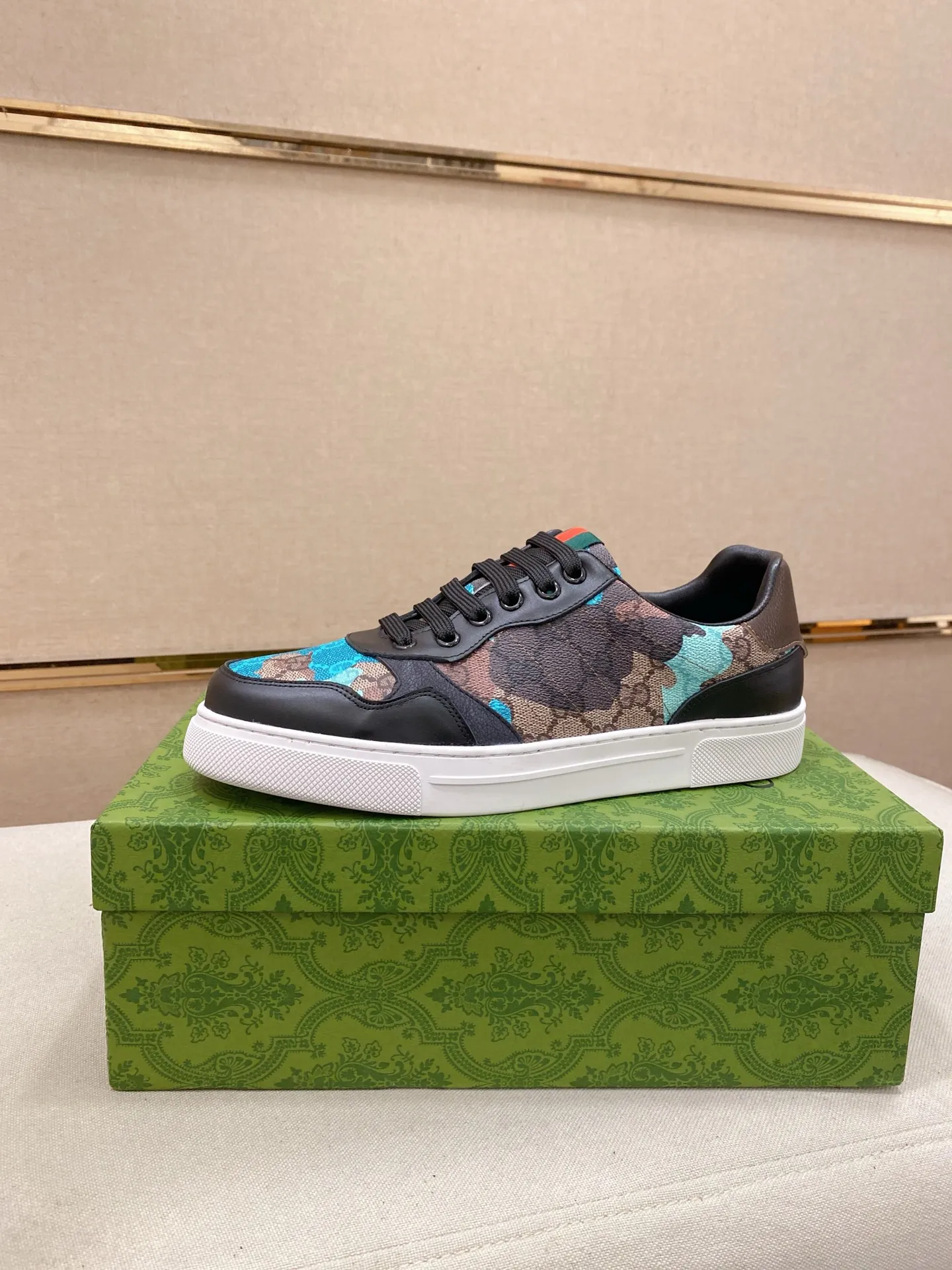 Ex-factory price 380💰【Gucci】Gucci men’s latest series of casual shoes! The official website is built 1:1. The upper is made of imported high-quality cowhide, and the lining is made of high-quality sheepskin, which is soft and comfortable. Picky selection of materials and exquisite workmanship give you the best enjoyment. Number of yards: 38-44 yards.